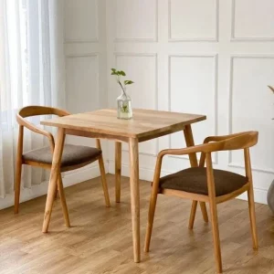 Kursi cafe kayu minimalis warna natural dengan desain modern elegan