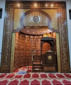 Mihrab masjid terindah dari kayu jati ukiran kaligrafi arab Jepara