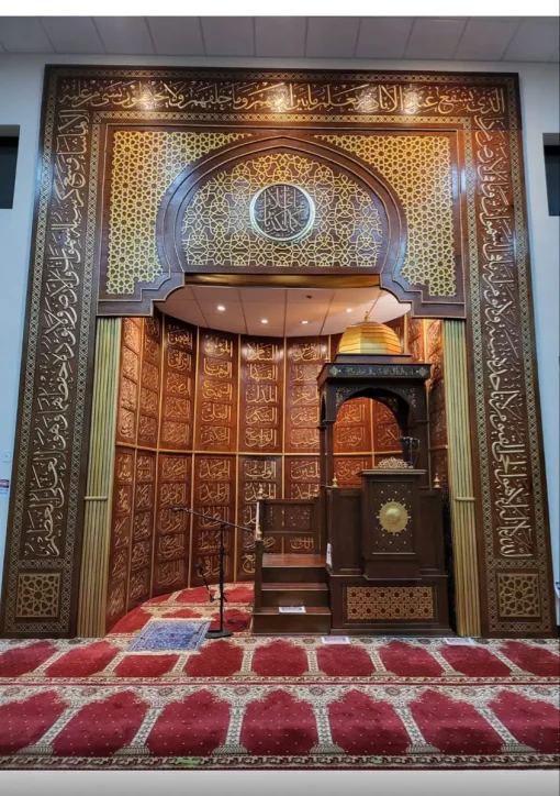 Mihrab masjid terindah dari kayu jati ukiran kaligrafi arab Jepara