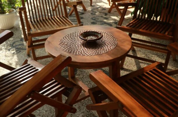 Mengapa Kayu Jati Jepara Jadi Pilihan Utama untuk Furniture Taman Jepara?