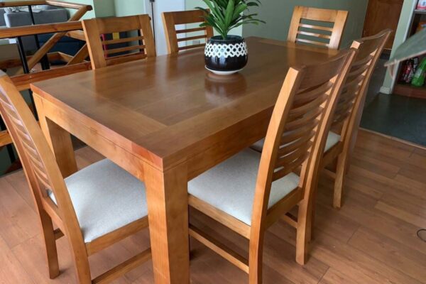 Mengapa Meja Makan Kayu Jati Terus Jadi Pilihan Utama di Setiap Rumah?