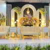 Kursi pelaminan elegan dengan desain mewah untuk pesta pernikahan