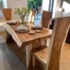 Meja makan kayu trembesi solid dengan kursi kayu serasi dan desain natural elegan