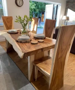 Meja makan kayu trembesi solid dengan kursi kayu serasi dan desain natural elegan