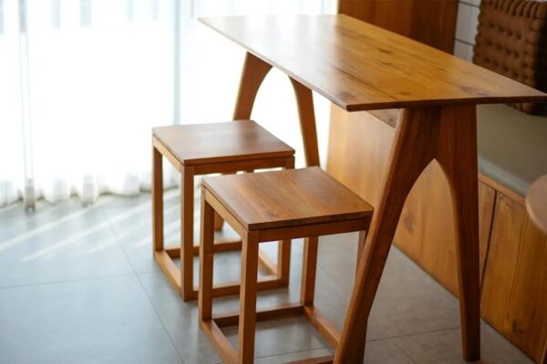 Jual Meja Cafe Minimalis Jepara: Pilihan Elegan dan Fungsional untuk Desain Interior Modern
