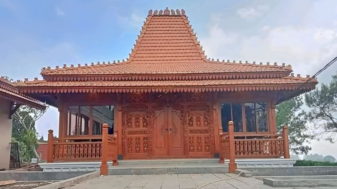 Keunggulan dan Keindahan Kayu Jati untuk Gazebo Ukiran Jepara: Karya Seni Outdoor Berkualitas Tinggi