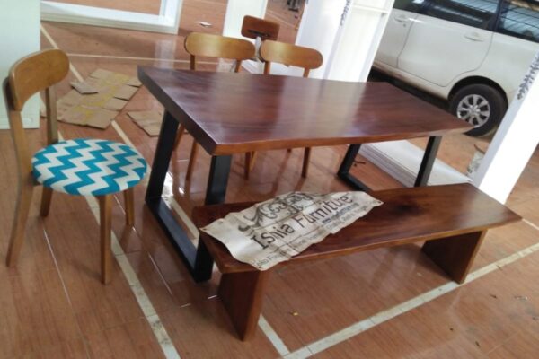 Meja Makan Ruang Makan: Ubah Suasana Rumah Anda dengan Meja Makan Minimalis Elegan