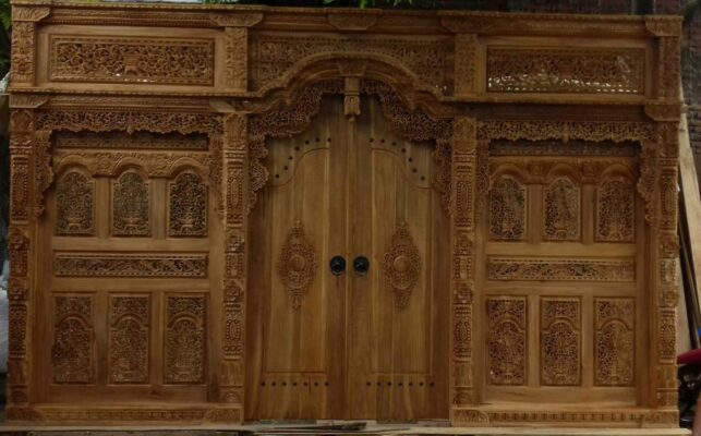 Pintu Ukir Jepara: Perpaduan Seni, Kekuatan, dan Kemewahan