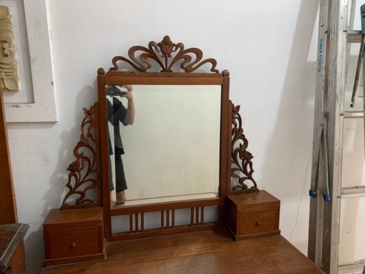 Rahasia Meja Rias Kayu Jati Jepara: Keindahan dan Kekuatan yang Bikin Kamar Tidur Makin Mewah!