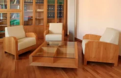 kursi kayu minimalis unik dengan rangka kayu dan bantalan modern