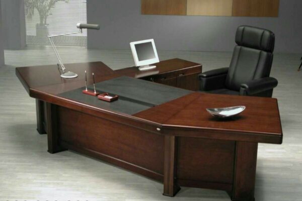 Kursi Kerja Bahan Kayu Jati dari Jepara: Estetika dan Kenyamanan untuk Ruang Kantor Anda