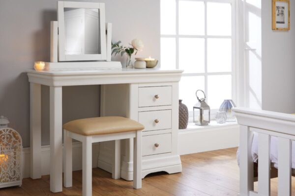 Memilih Meja Rias Kayu Jati: Investasi Estetika dan Kualitas Jangka Panjang