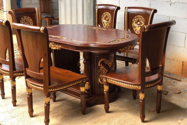 Menghadirkan Suasana Hangat dan Mewah dengan Meja Makan Tradisional Jepara