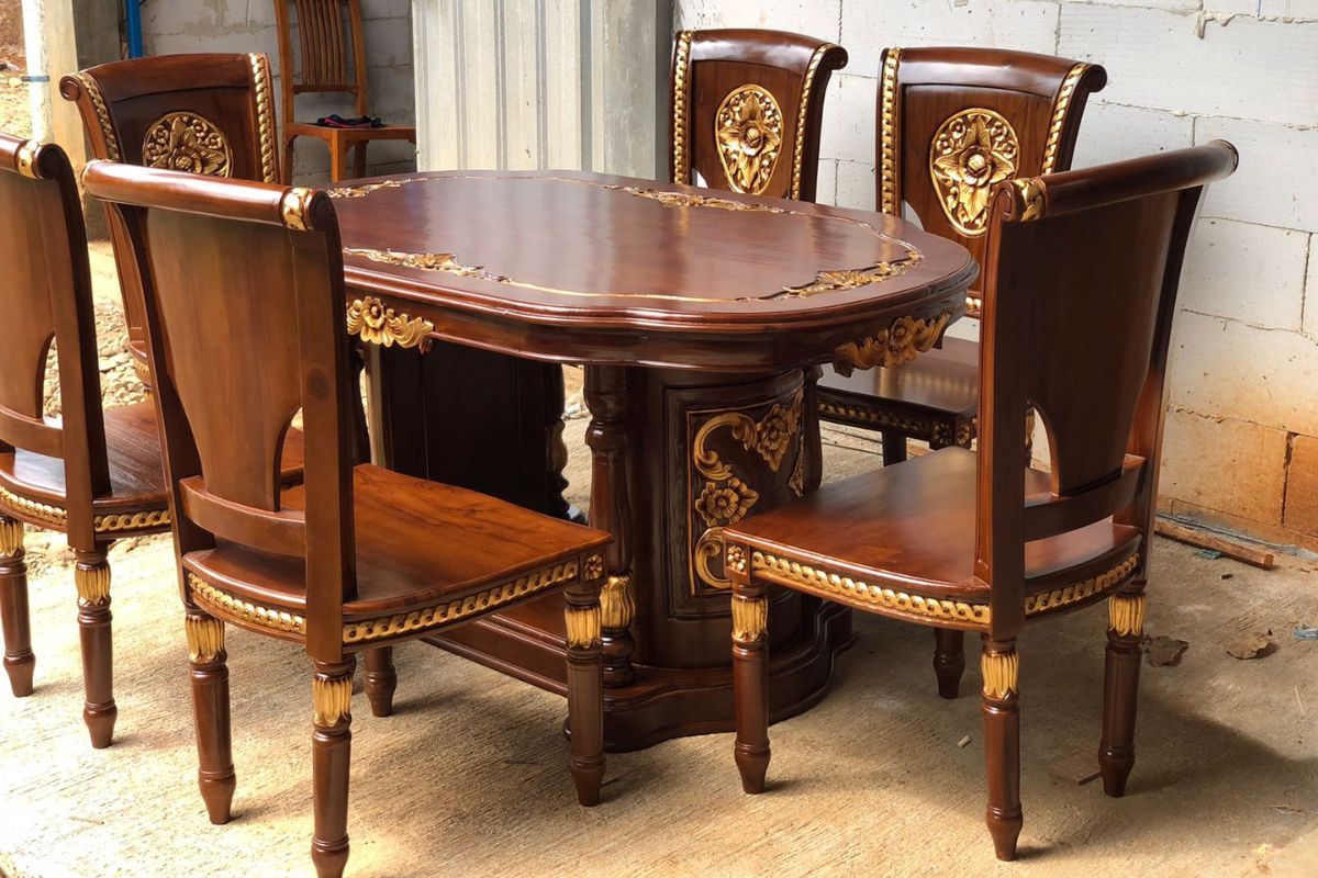 Menghadirkan Suasana Hangat dan Mewah dengan Meja Makan Tradisional Jepara 1 Menghadirkan Suasana Hangat dan Mewah dengan Meja Makan Tradisional Jepara