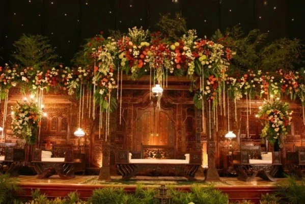 Furniture Pelaminan Jepara: Koleksi Kursi Pengantin, Gebyok, dan Dekorasi Altar yang Elegan
