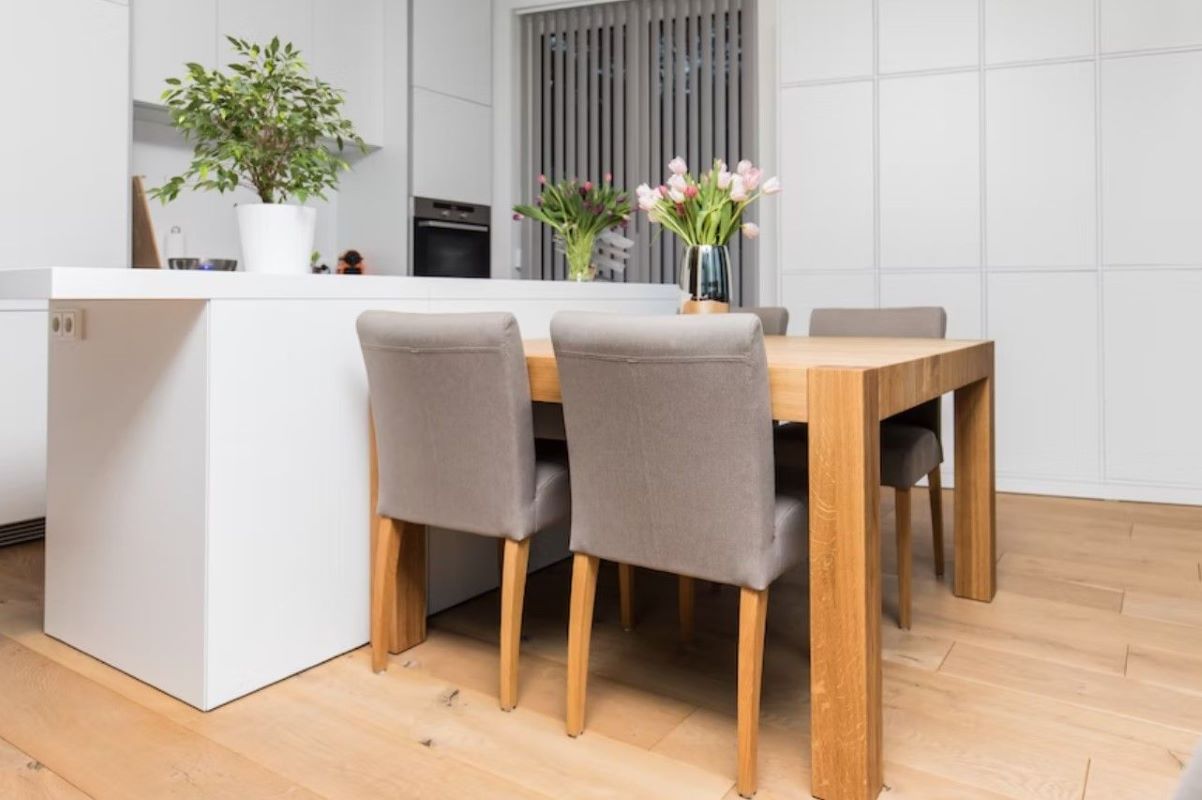 Ide Desain Ruang Makan Minimalis: Simpel, Elegan, dan Nyaman! 1 Ide Desain Ruang Makan Minimalis: Simpel, Elegan, dan Nyaman!