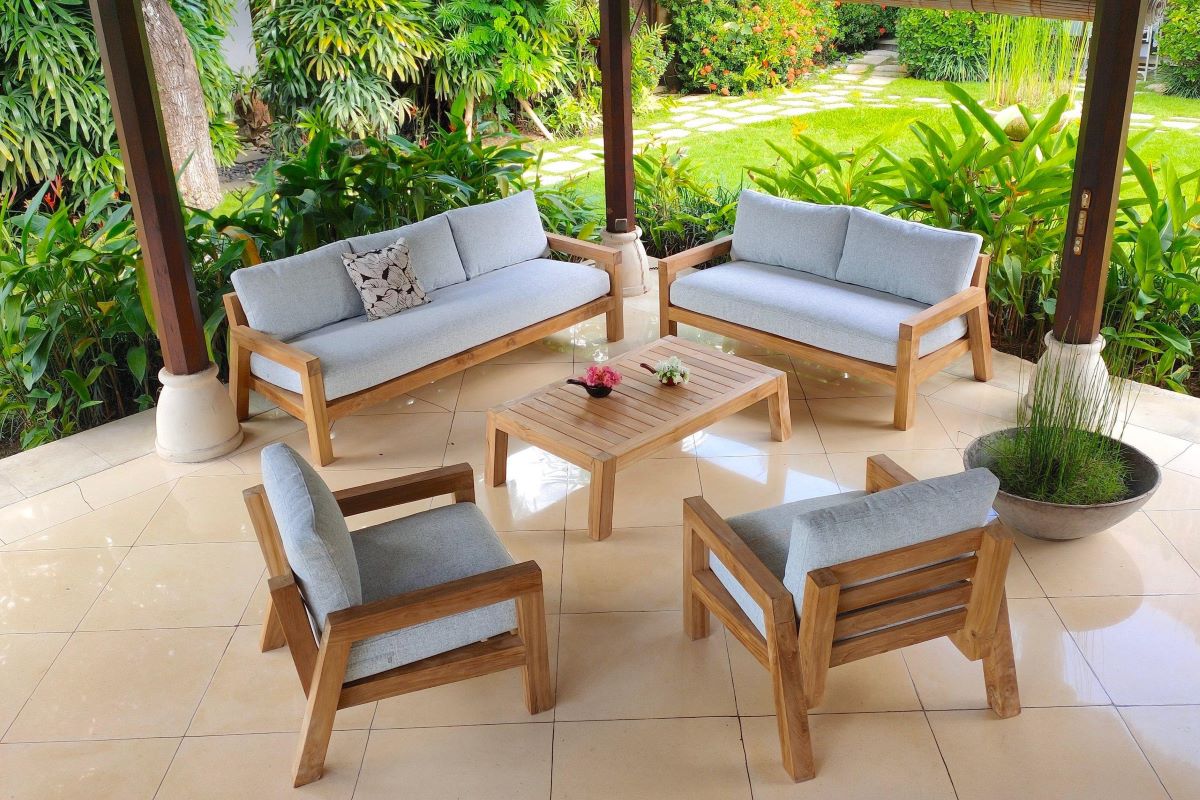 Inspirasi Teras Impian: Sentuhan Furniture Outdoor Minimalis Modern 1 Inspirasi Teras Impian: Sentuhan Furniture Outdoor Minimalis Modern