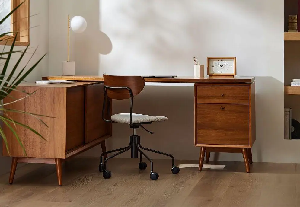 Tips Memilih Meja Kantor Ideal dan Stylish untuk Ruang Kerja di Rumah atau Kantor 1 Tips Memilih Meja Kantor Ideal dan Stylish untuk Ruang Kerja di Rumah atau Kantor