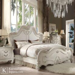 kamar tidur klasik mewah ukiran putih Eropa dengan tempat tidur kayu solid elegan