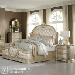 Tempat tidur klasik mewah gaya Eropa dengan jok empuk dan rangka kayu elegan warna krem