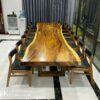 Paling Dicari Meja Makan Kayu Trembesi Utuh Termurah di Jepara 2026 1 Meja makan kayu trembesi utuh dengan pola serat alami, menampilkan kesan mewah dan eksklusif di ruang makan.