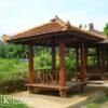 Gazebo jati Jepara dari kayu jati solid dengan desain klasik dan konstruksi kokoh untuk taman dan area outdoor.