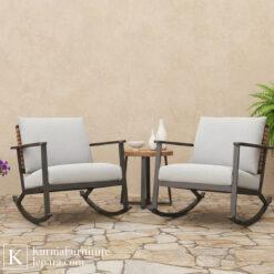 Kursi meja outdoor minimalis dengan dua kursi goyang dan meja kayu di teras modern