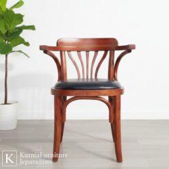 Bangku kursi cafe kayu jati dengan sandaran lengkung dan dudukan empuk