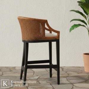 Premium Jual Bangku Bar Rotan Natural dengan Rangka Kayu Kokoh dan Dudukan Empuk Bergaya Cafe Tropis Modern 7 Untitled design 11 24