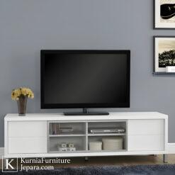 rak tv minimalis warna putih dengan kabinet dan rak terbuka