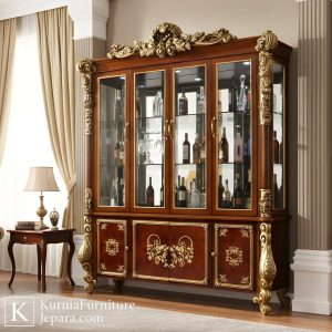 Megah Lemari Kaca Hias Jati Ukiran Eropa dengan Pencahayaan LED dan Ornamen Emas 9 Untitled design 12 8