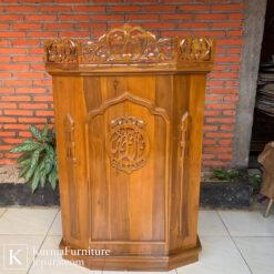 Mimbar masjid Istiqlal dari kayu jati dengan desain klasik elegan dan ukiran Islami