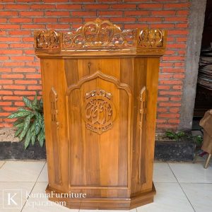 Mimbar masjid Istiqlal dari kayu jati dengan desain klasik elegan dan ukiran Islami