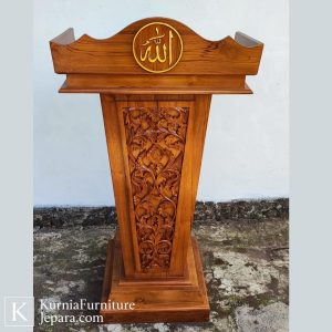 Podium mimbar masjid kayu jati ukiran klasik dengan kaligrafi dan desain berwibawa