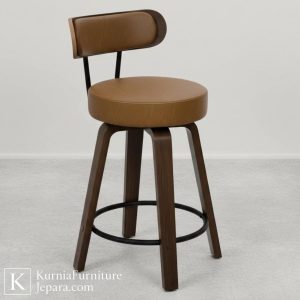 Bangku cafe minimalis kayu dengan dudukan kulit tan dan sandaran ergonomis modern