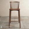 Bangku cafe tinggi kayu solid dengan sandaran vertikal dan desain minimalis modern