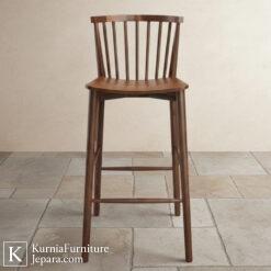 Bangku cafe tinggi kayu solid dengan sandaran vertikal dan desain minimalis modern