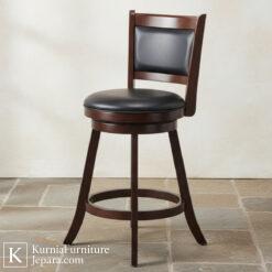 Bangku kursi cafe kayu dengan dudukan kulit hitam dan sandaran empuk