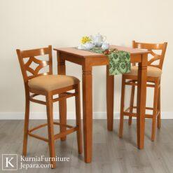 bangku cafe tinggi kayu solid dengan sandaran desain klasik