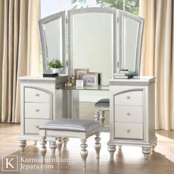 Meja rias mewah minimalis warna putih dengan cermin lipat dan bangku empuk elegan