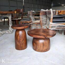Meja cafe trembesi murah kayu solid dengan desain natural dan konstruksi kuat untuk kebutuhan cafe.