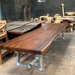 Jual meja trembesi premium dari kayu utuh dengan serat alami eksklusif.