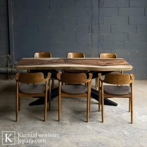 Meja Makan Trembesi Jepara Eksklusif Kayu Utuh dengan Sentuhan Modern 7 Meja makan trembesi Jepara desain modern dari kayu utuh yang kokoh dan tahan lama.