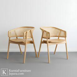 Kursi cafe Jepara kayu solid dengan desain minimalis untuk interior cafe modern