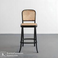 kursi makan bar kayu solid dengan desain minimalis untuk dapur modern