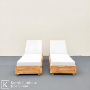 kursi santai panjang dengan desain minimalis dan dudukan nyaman
