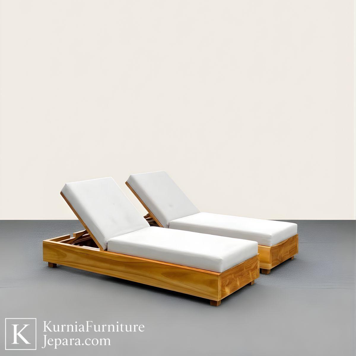 Kursi Santai Panjang Jati Finishing Halus, Material Jati Tua Asli Jepara. 5 kursi santai panjang dengan desain elegan dan dudukan nyaman untuk ruang santai