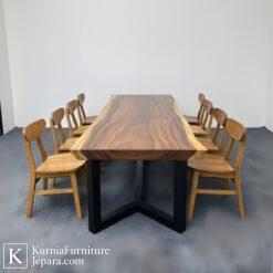 meja makan industrial kayu solid dengan rangka besi hitam untuk ruang makan modern