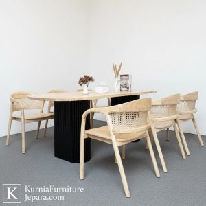 Meja makan model industrial elegan cocok untuk rumah modern dan cafe kekinian