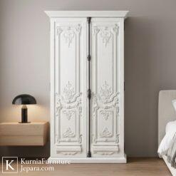 Lemari baju vintage kayu ukir putih tampilan depan